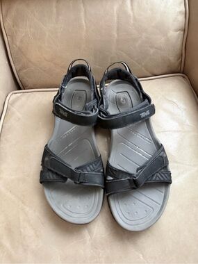 Teva SZ10 casual walking sandals.
